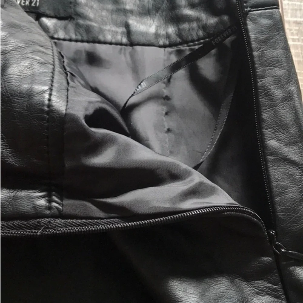 Forever 21 Skirt (M) - Picture 4 of 7